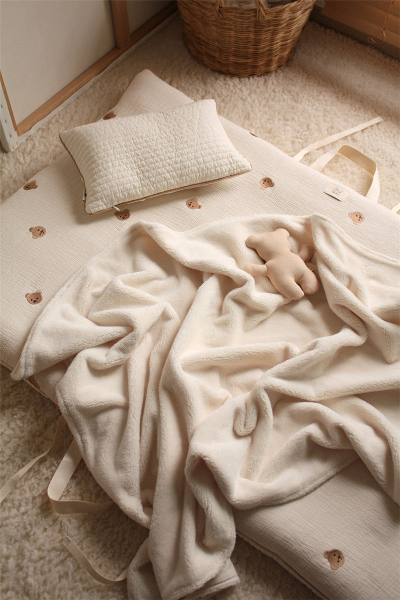 Soft fluffy baby blanket

Half velvet baby blanket